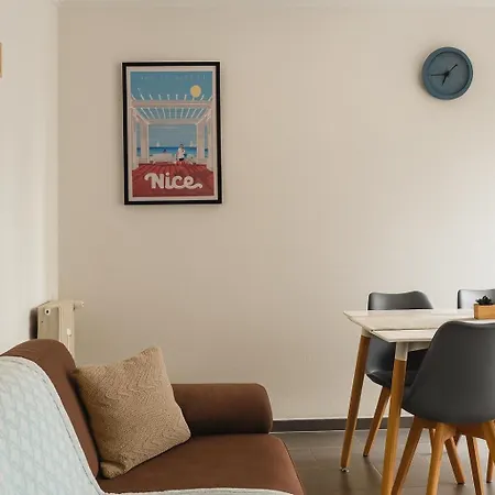 Confortable Avec Balcon - Proche Gare Riquier Sncf Apartment