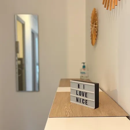 Apartment Confortable Avec Balcon - Proche Gare Riquier Sncf Nice